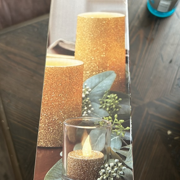 Candle Set with Remote Control - Picture 3 of 4